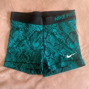 NIKE PRO SHORTS